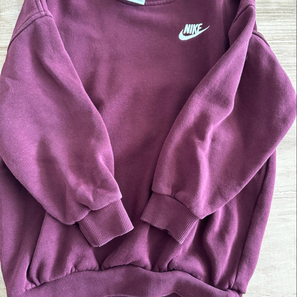 GIRLS/BOYS NIKE SWEATER
